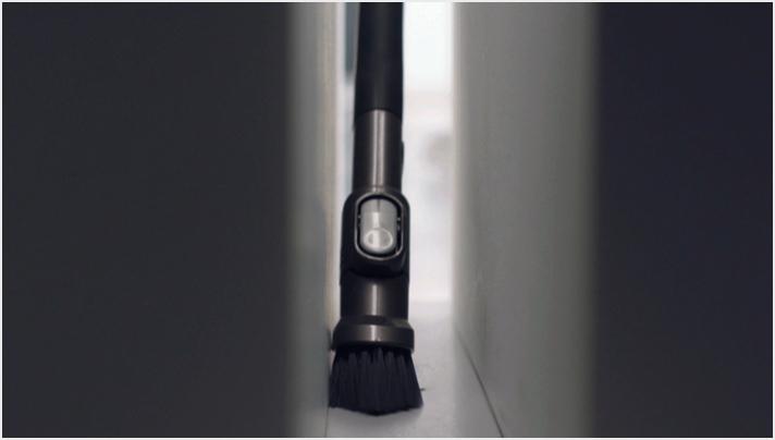 Flexi crevice tool in use